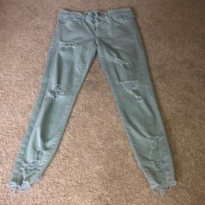 very distressed jegging